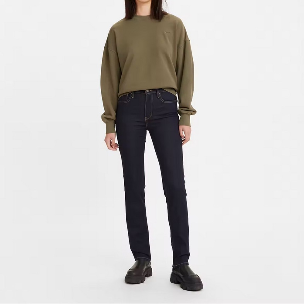 Levi’s 724 High Rise Straight Fit Women’s Jeans. 32x30. Dark Wash.